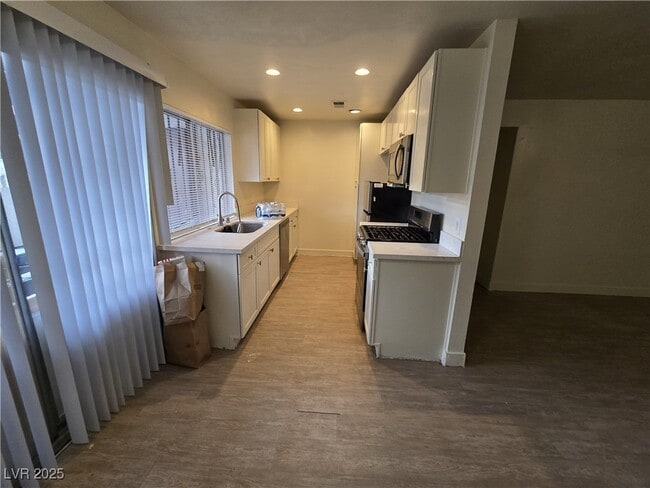 Foto del edificio - 1405 E Vegas Valley Dr