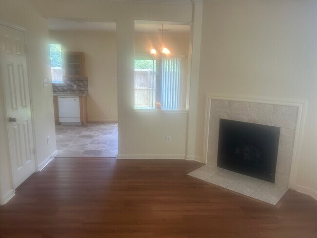Foto del edificio - 8031 Barnes Ridge Ln