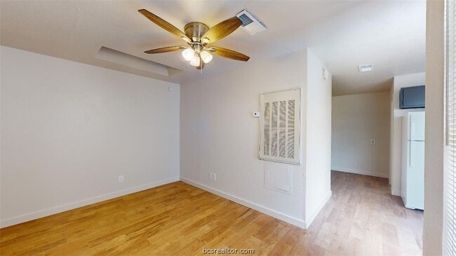 Building Photo - 725 Peppertree Dr