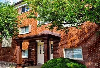 Building Photo - 2521 N Thatcher Ave
