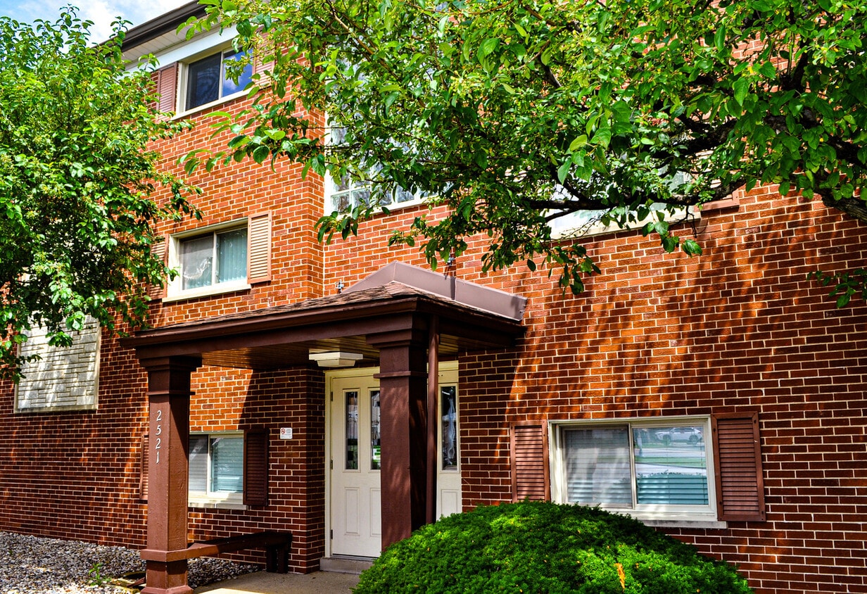 Primary Photo - 2521 N Thatcher Ave