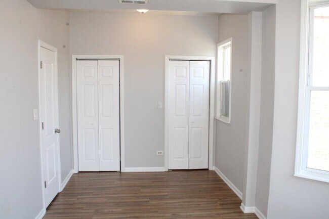 Building Photo - 7208 S Ellis Ave