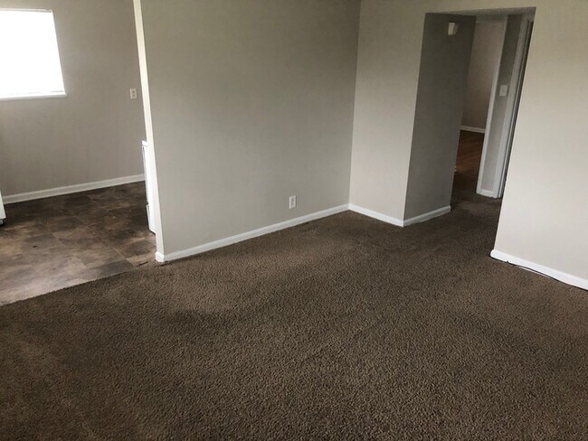 Building Photo - 1BD/1BA Apartment