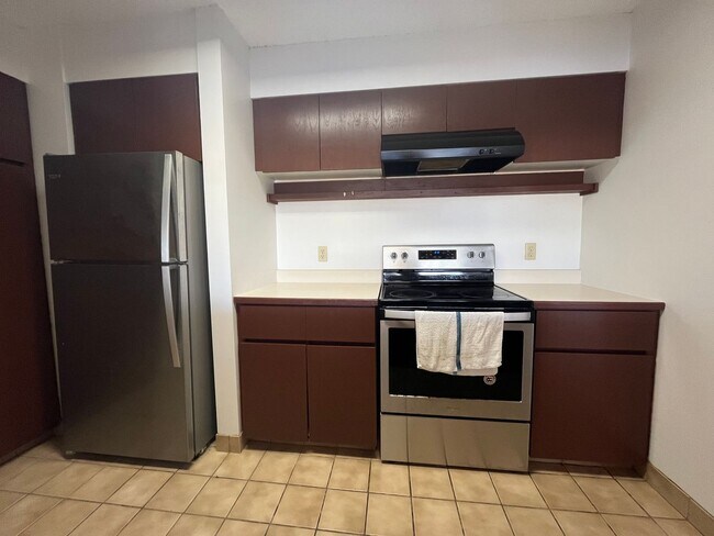 Building Photo - Royal Iolani 1 bedroom