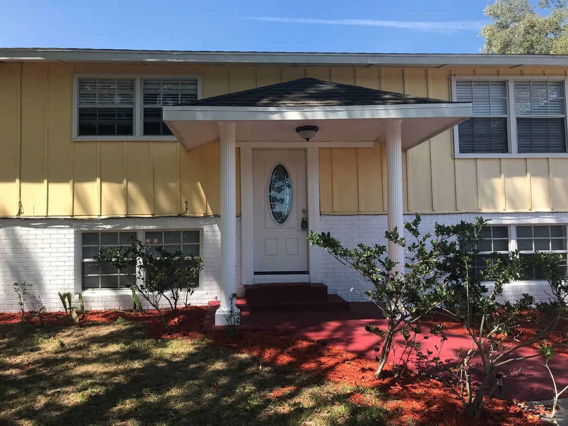 Foto principal - Large Home with Several Bonus Rooms