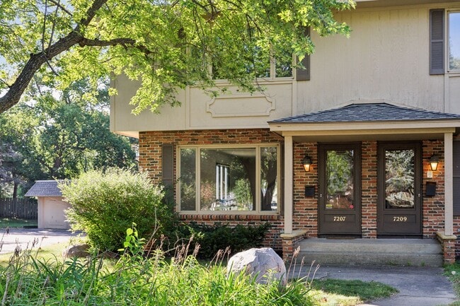 Building Photo - 7207 Heatherton Cir
