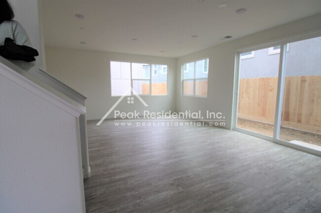 Building Photo - 4 br, 3 bath House - 3180 Sunny Gate Ln