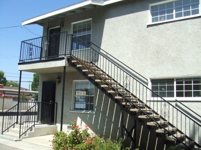 Building Photo - 8409 Ventura Canyon Ave