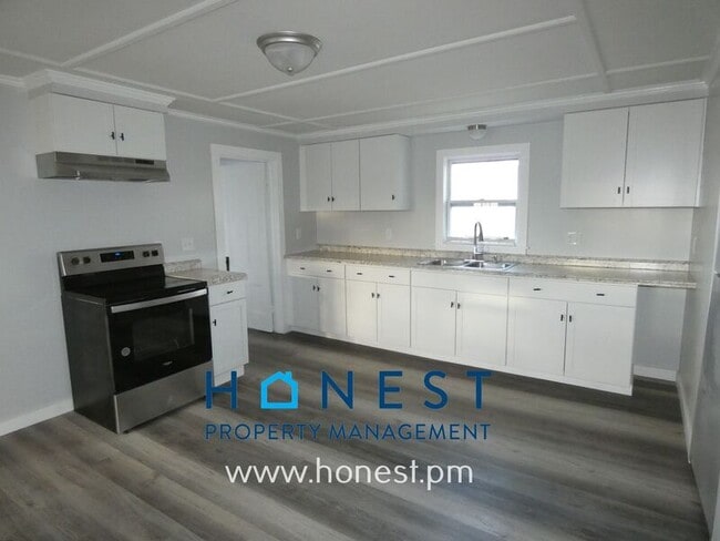 Building Photo - 35 Summer St