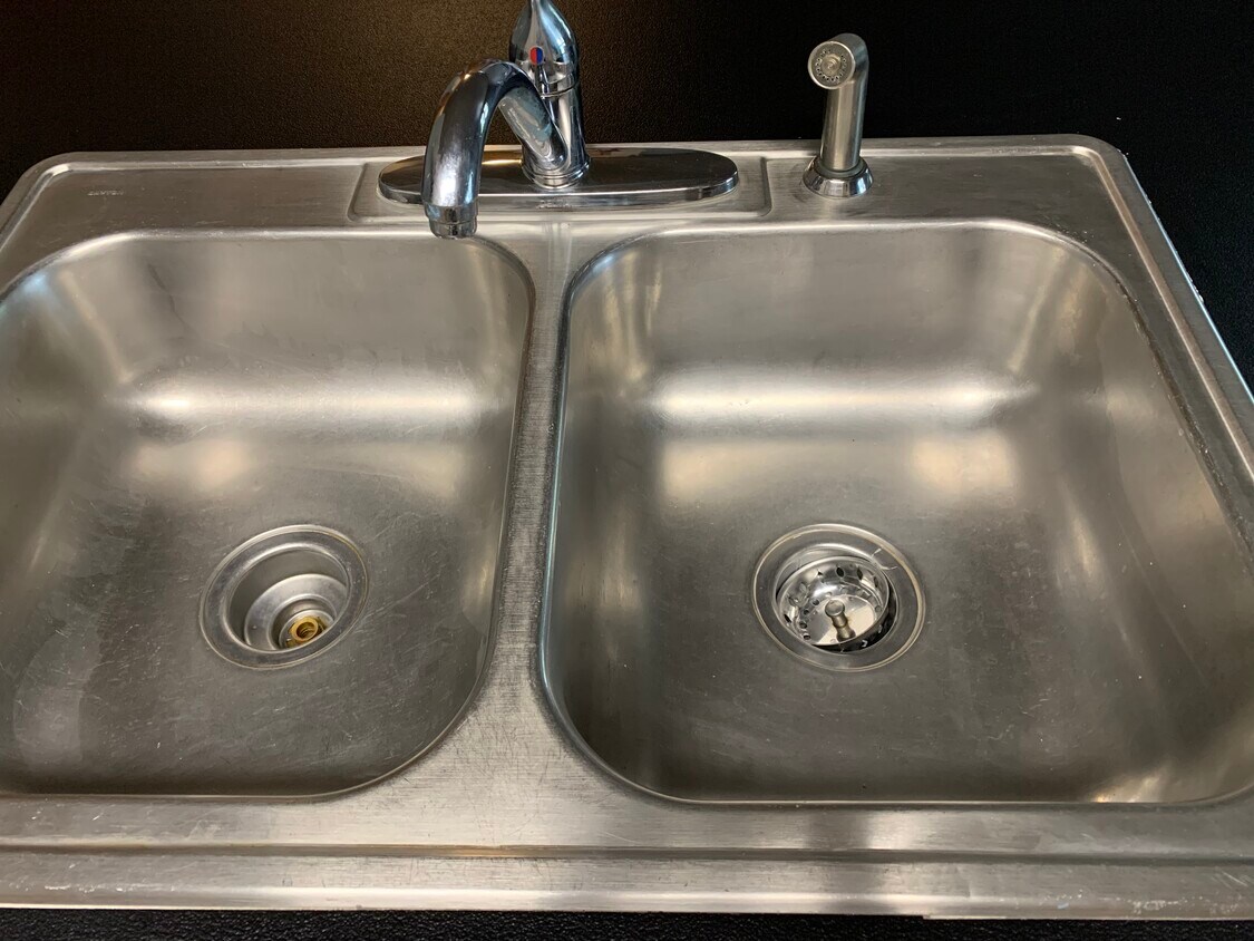 Building Photo - 932 Iowa Ave