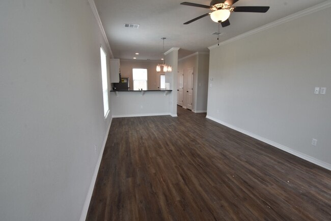 Foto del edificio - 4 bed,4 bath House available Jan 2nd 2026