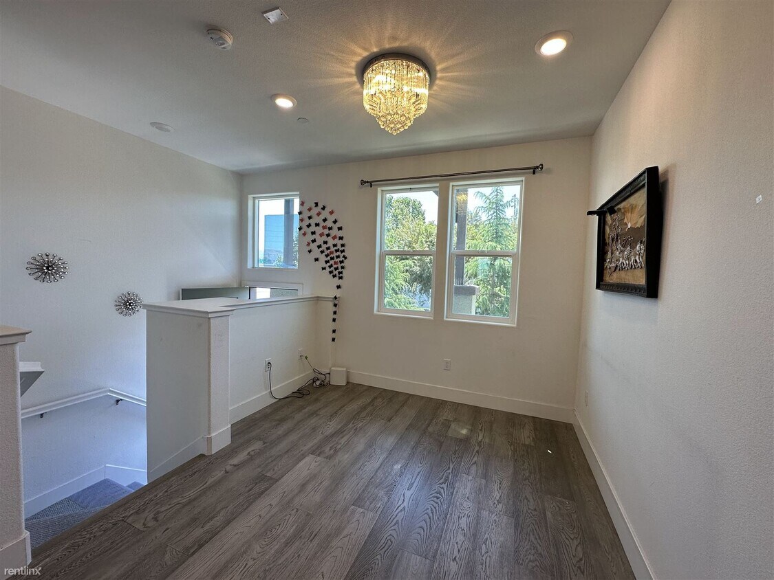 Primary Photo - 2 br, 1.5 bath Townhome - 1499 Cherry Circle