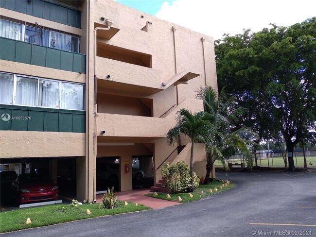 Building Photo - 1750 W 56th St