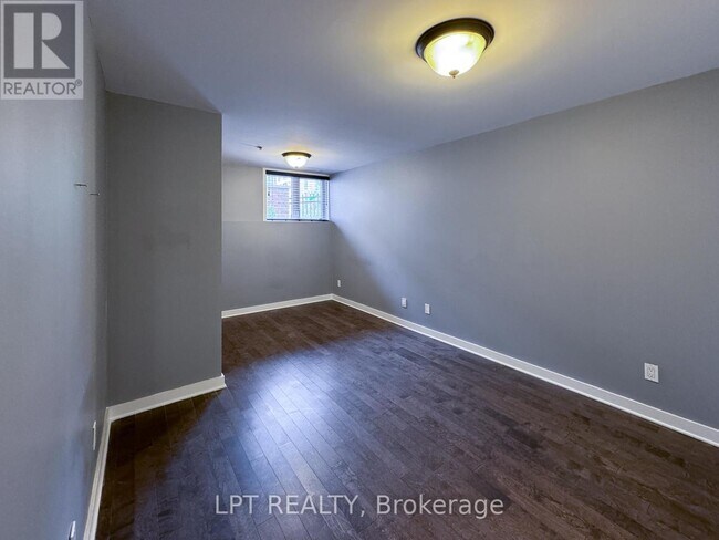 Building Photo - 144 Daly Ave