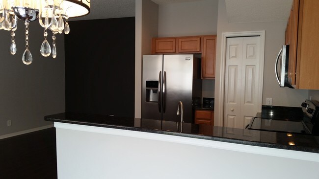 Foto del edificio - 569 Vallance Way NE