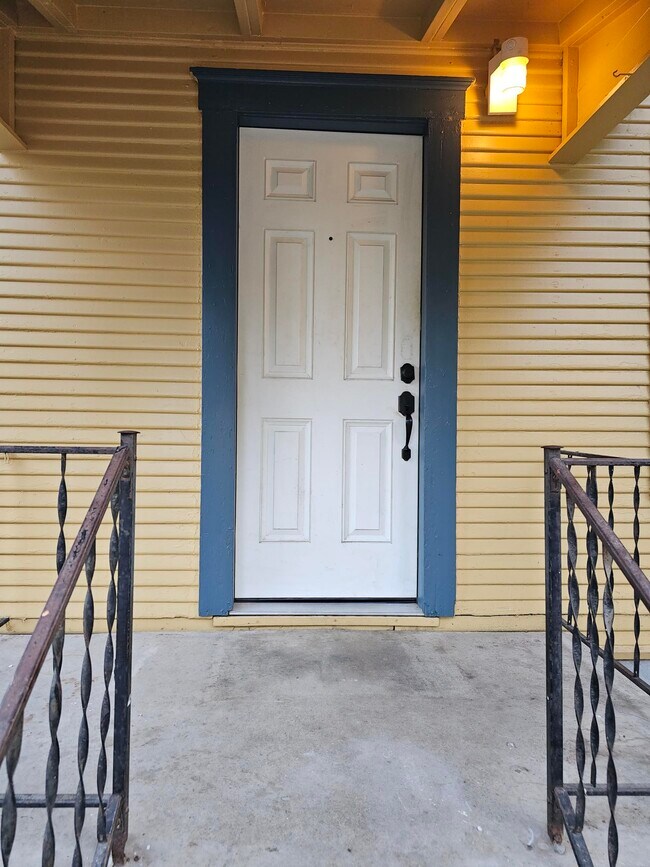 Building Photo - 1707 E 34th St