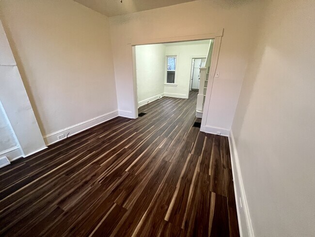 Foto del edificio - 462 S Christian St