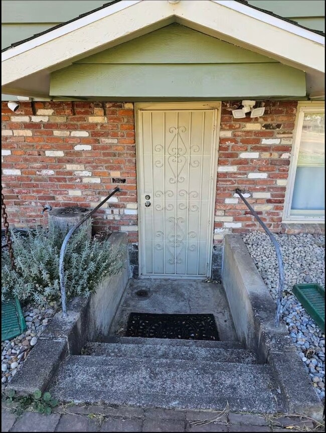 Building Photo - 3427 W 7th Ave