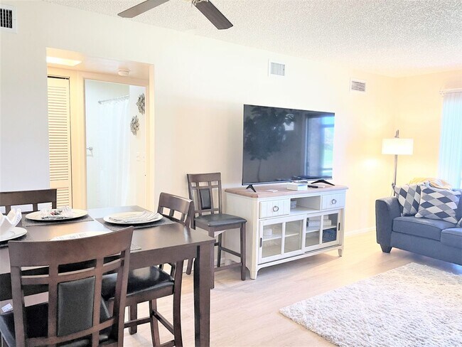 Foto del edificio - Seasonal Short-Term Condo on Venice Island...