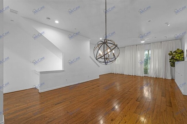 Building Photo - 4411 McKinney Ave