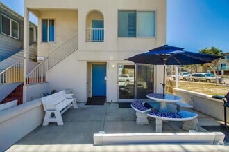 Building Photo - 803 El Carmel Pl