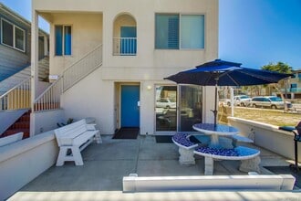 Building Photo - 803 El Carmel Pl