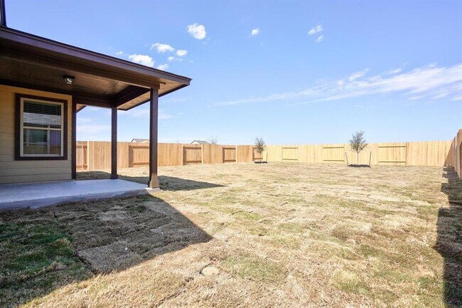 Foto del edificio - 137 Goldfinch Dr