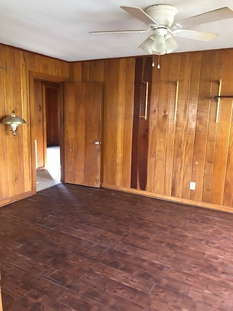 Foto del edificio - 209 E Jordan St