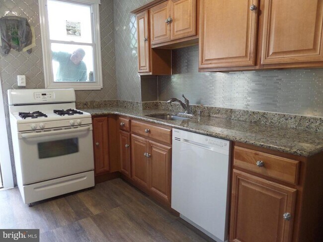 Foto del edificio - 627 Arbor Rd