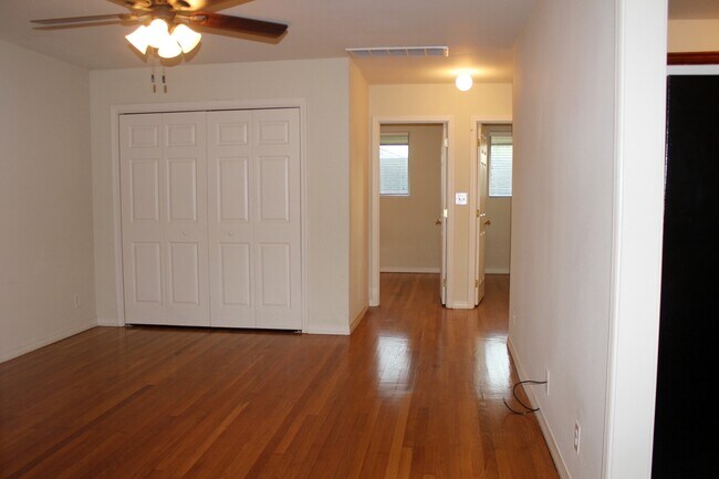 Building Photo - 326 Bonnabel Blvd