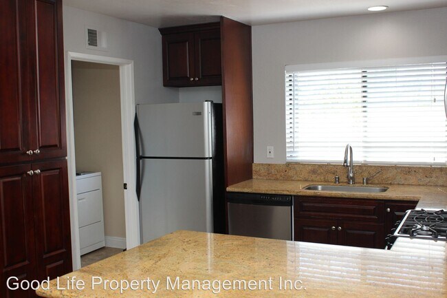 Foto del edificio - 8458 Summerdale Rd