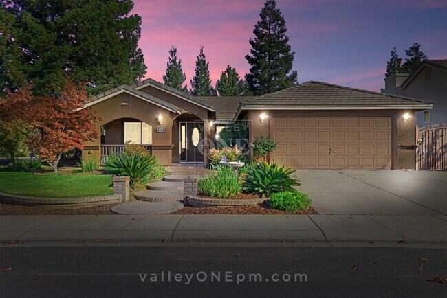 Building Photo - Single Story 4 Bedroom PET-FRIENDLY Home I...
