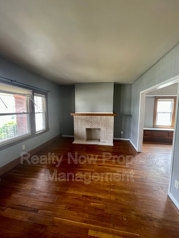 Building Photo - 11115 Langton Ave