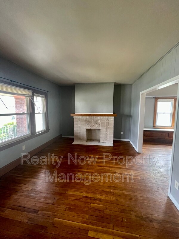 Foto del edificio - 11115 Langton Ave
