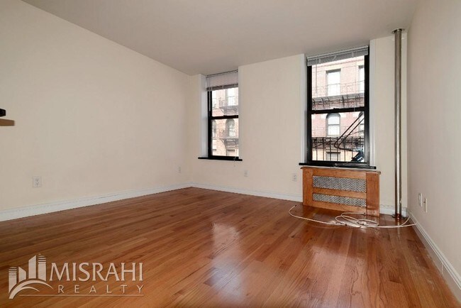 Building Photo - 160 Orchard St