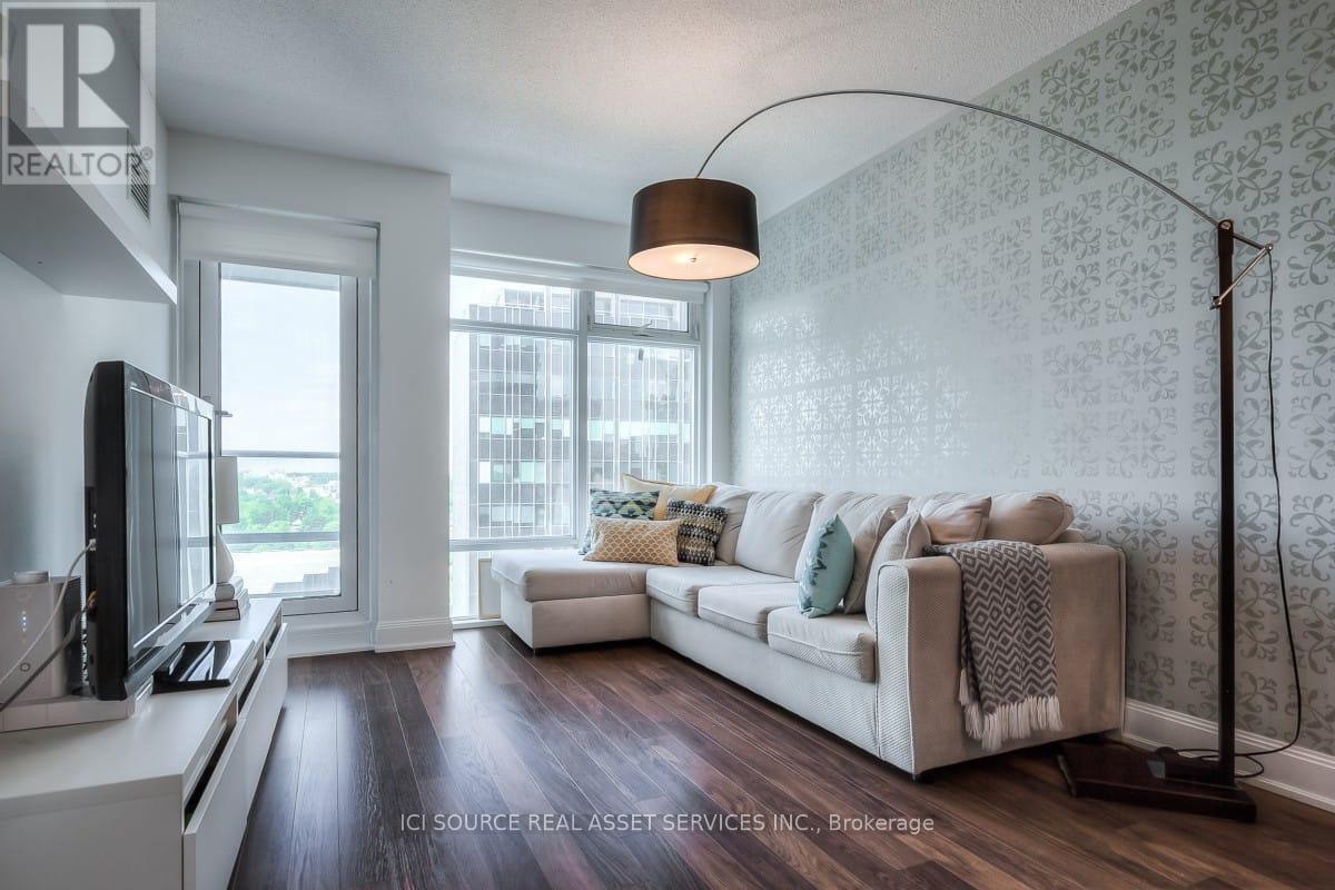 Photo principale - 2191-2191 Yonge St