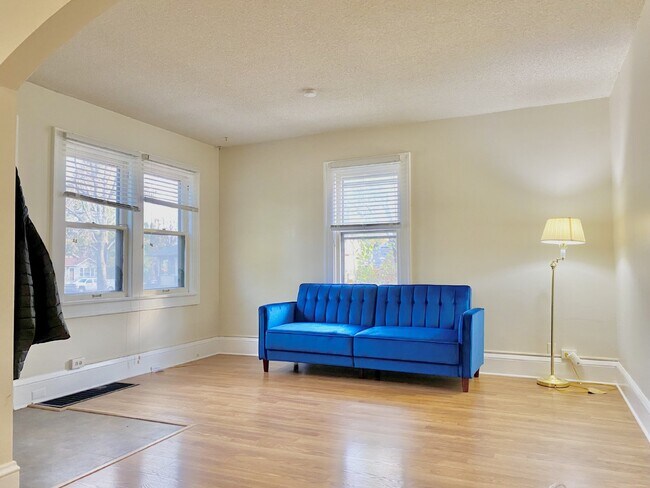 Building Photo - Adorable 4 Bed | 2 Bath in Longfellow