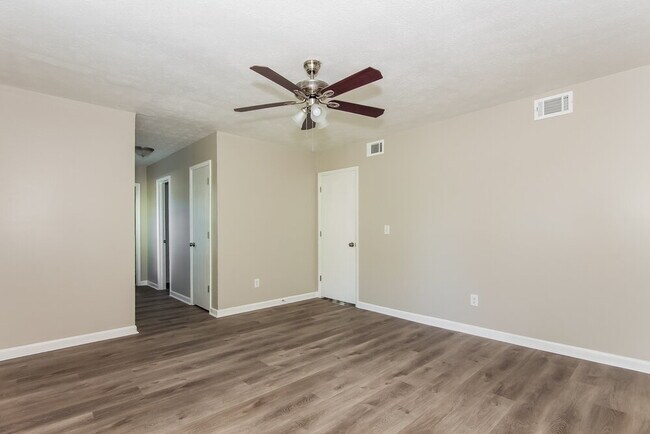 Building Photo - 308 Blue Heron Dr