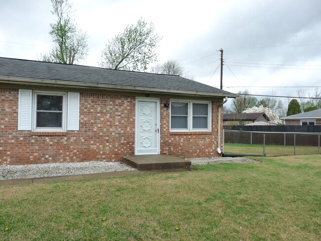 Building Photo - 852 E Dawn Dr