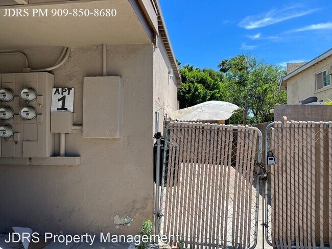 Building Photo - 2 br, 1.5 bath House - 1129 E La Deney Cou...