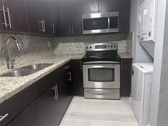 Foto del edificio - 10000 NW 80th Ct