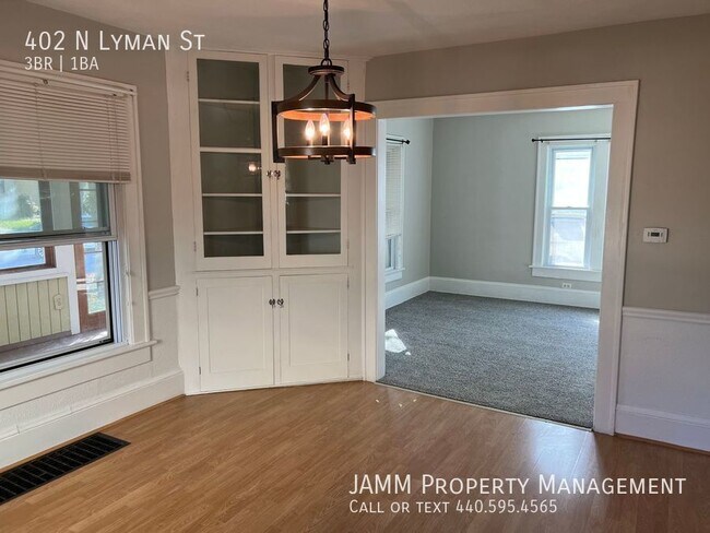 Building Photo - 3-Bedroom Wadsworth Charmer!