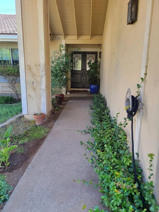 Foto del edificio - 7080 Anjou Creek Cir