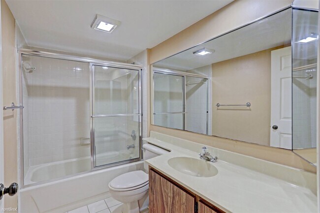 Building Photo - 2 br, 2 bath Condo - 3520 Whitehall Drive 201