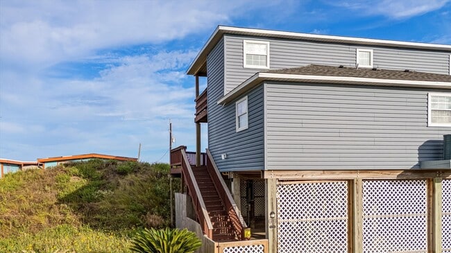Building Photo - 601 Wave Ct