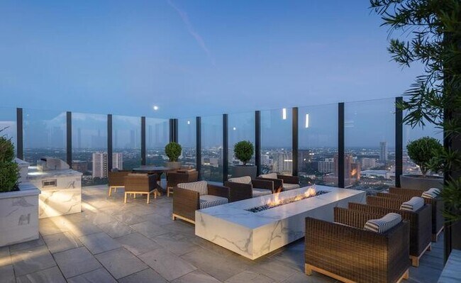 Foto del edificio - 1770 S Post Oak Ln