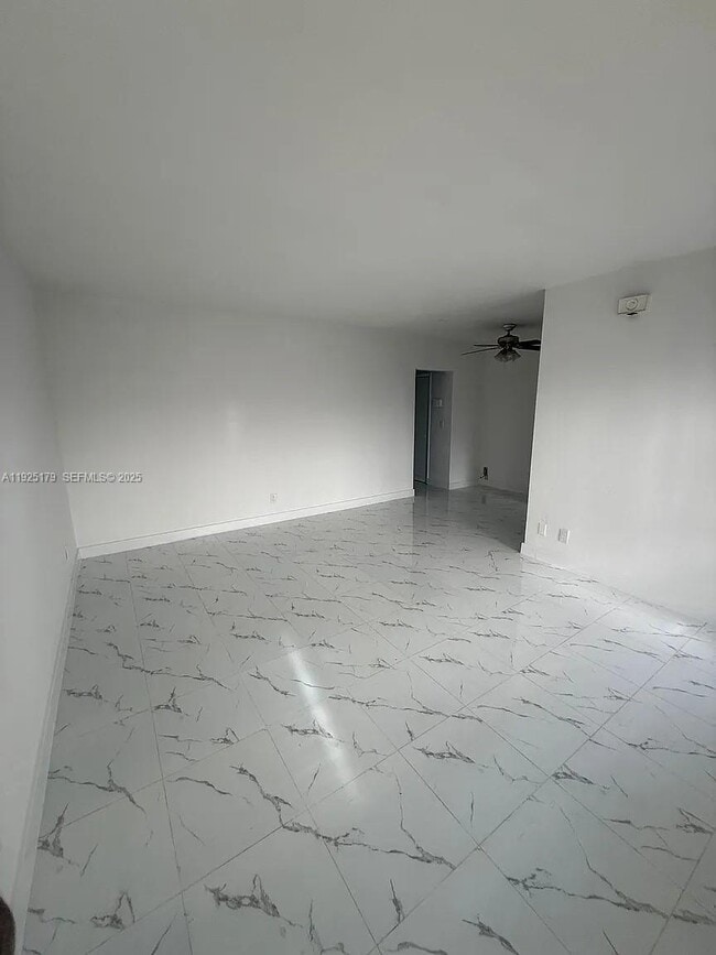 Building Photo - 1225 Normandy Dr