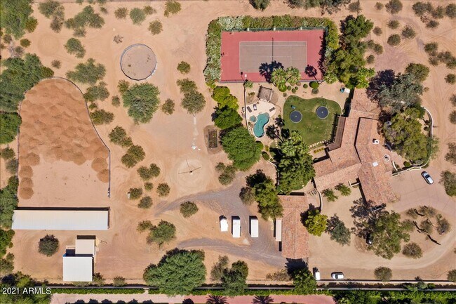 Building Photo - 5724 E Mockingbird Ln