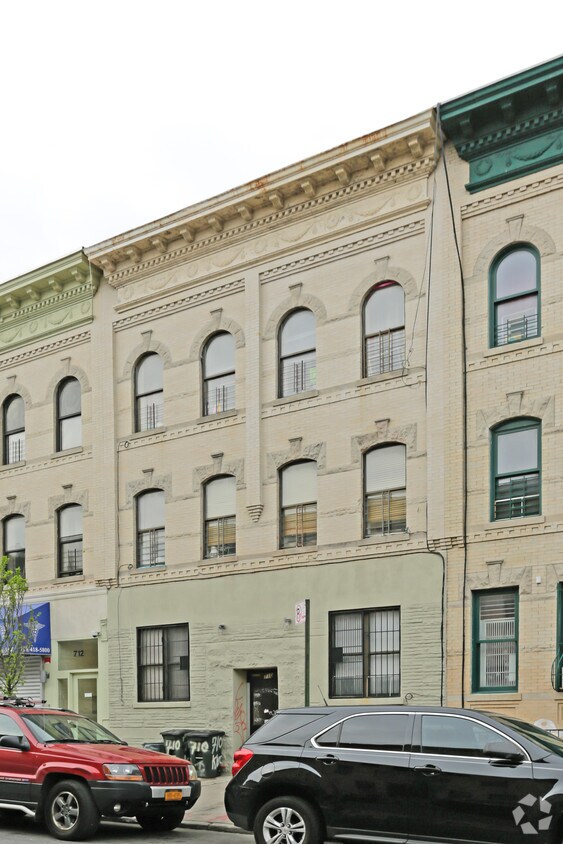 Building Photo - 710 Knickerbocker Ave