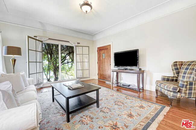 Foto del edificio - 619 N Plymouth Blvd